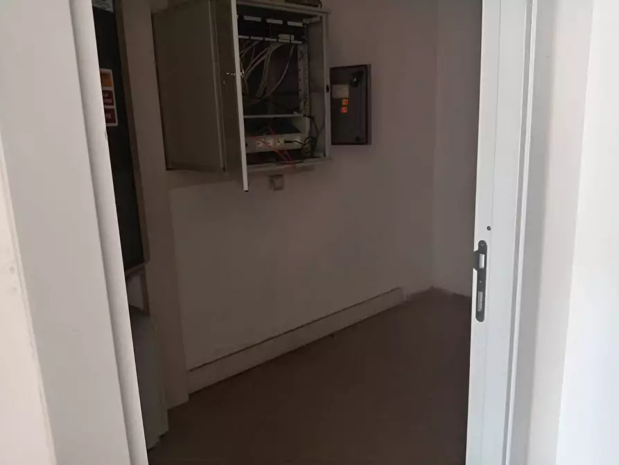 Immagine 5 di Attività commerciale in affitto  in via roma 4 a Calci