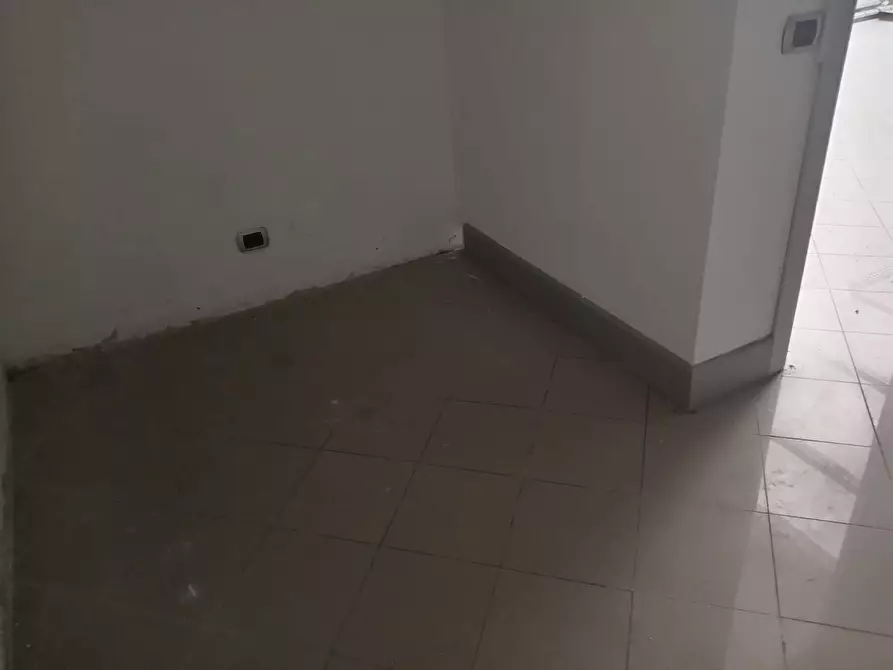 Immagine 14 di Attività commerciale in vendita  in via roma 4 a Calci