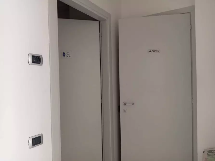 Immagine 9 di Attività commerciale in vendita  in via roma 4 a Calci