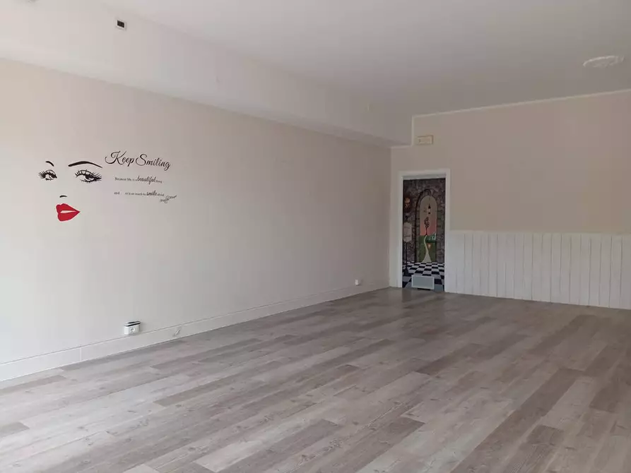 Immagine 17 di Attività commerciale in vendita  in via roma 4 a Calci