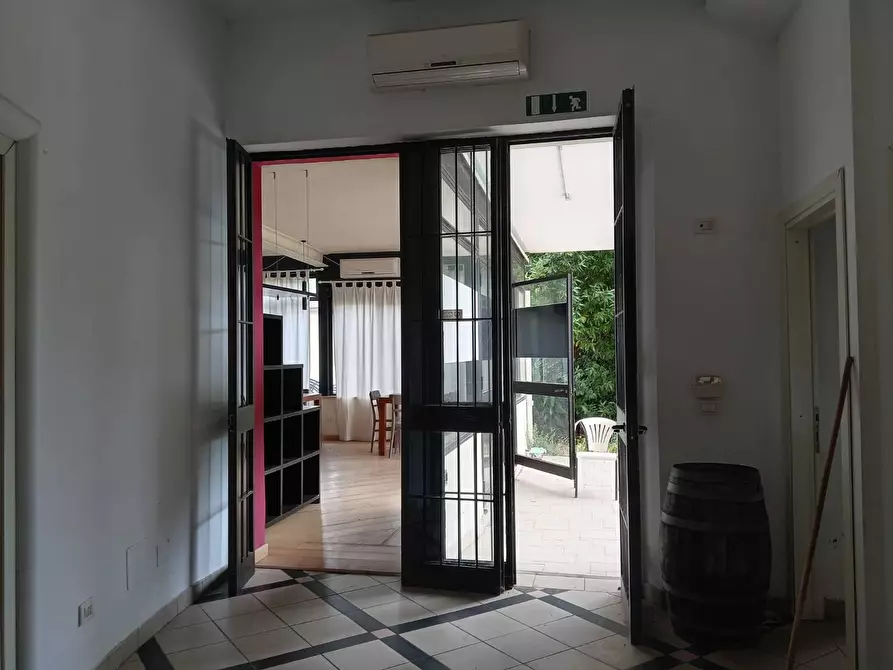 Immagine 5 di Attività commerciale in affitto  in via xx settembre 22 a Calci