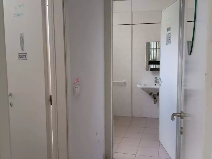 Immagine 6 di Attività commerciale in affitto  in via xx settembre 22 a Calci