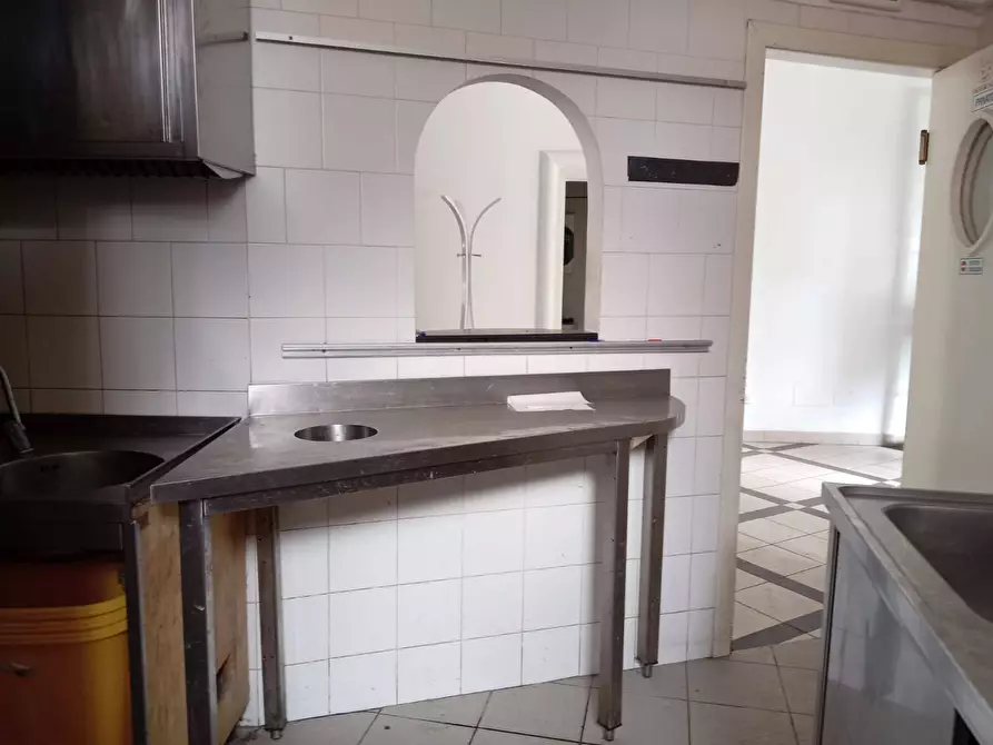 Immagine 8 di Attività commerciale in affitto  in via xx settembre 22 a Calci