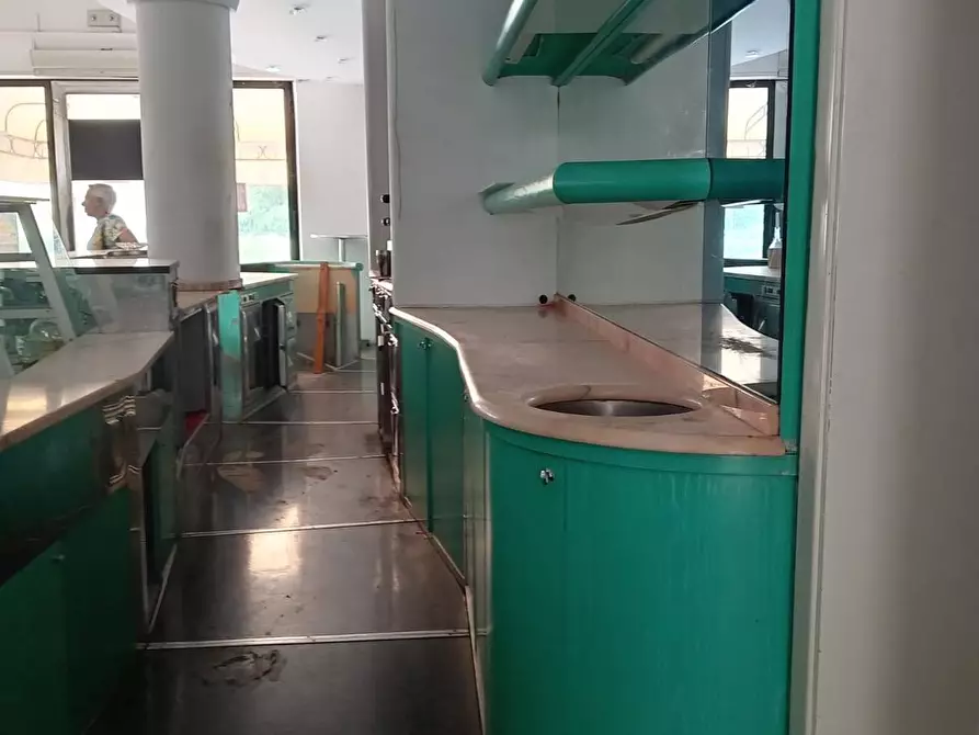 Immagine 14 di Attività commerciale in affitto  in via xx settembre 22 a Calci