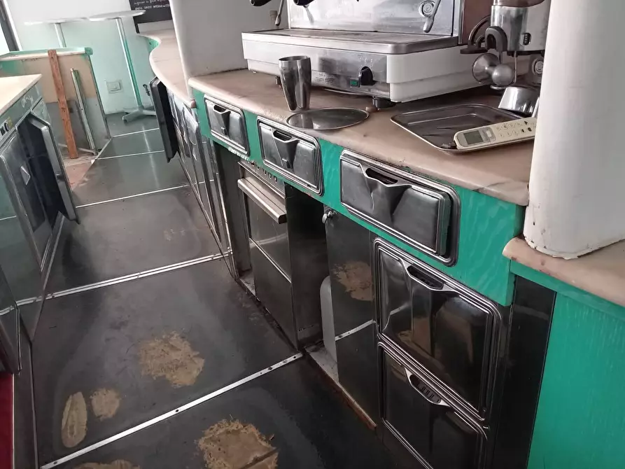 Immagine 15 di Attività commerciale in affitto  in via xx settembre 22 a Calci