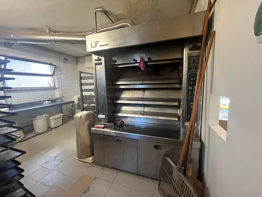 Immagine 4 di Attività commerciale in vendita  in via cattaneo 55 a Pisa