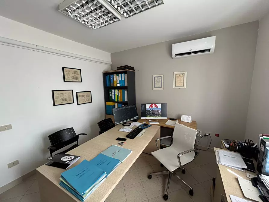 Immagine 1 di Ufficio in affitto  in viale sardegna 1 a Cascina