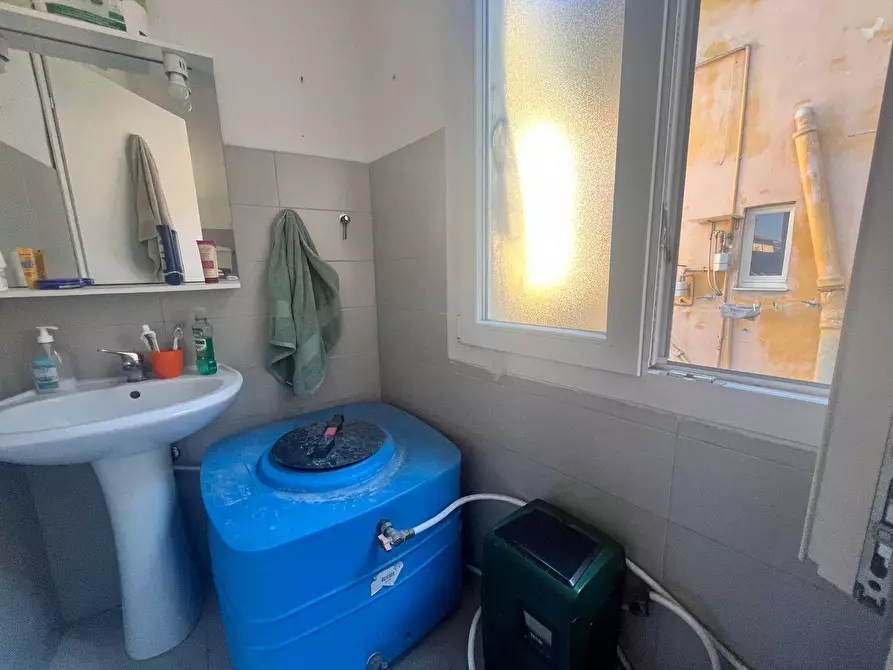 Immagine 14 di Camera in affitto  in Via Santa Maria a Pisa