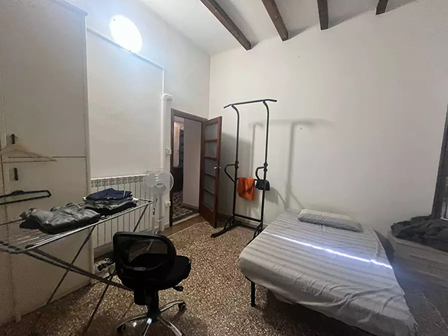 Immagine 9 di Camera in affitto  in Via Santa Maria a Pisa