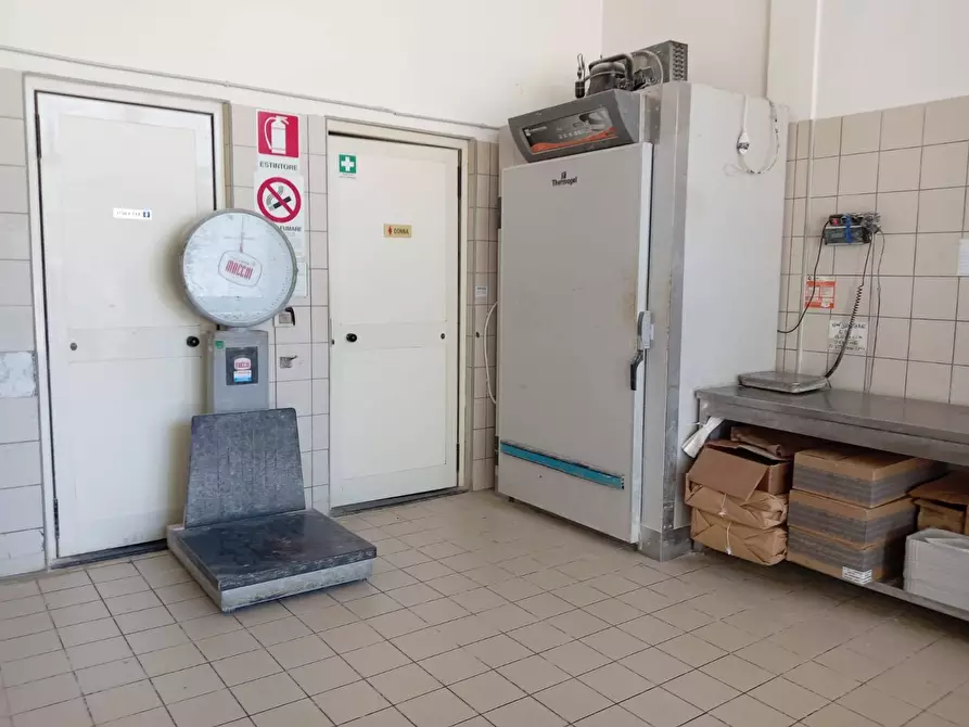 Immagine 2 di Attività commerciale in affitto  in via XXV aprile 33 a San Giuliano Terme