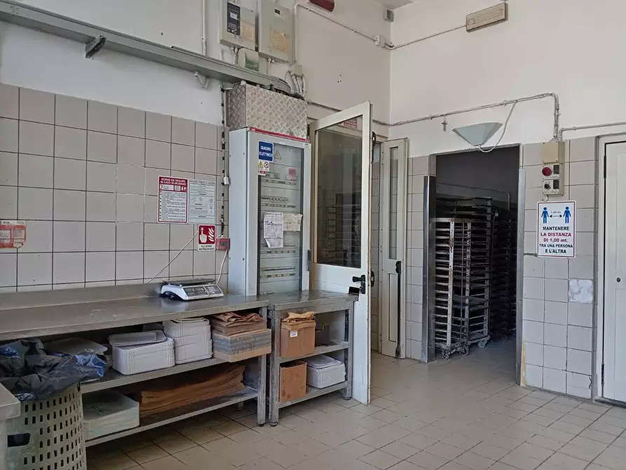 Immagine 1 di Attività commerciale in affitto  in via XXV aprile 33 a San Giuliano Terme
