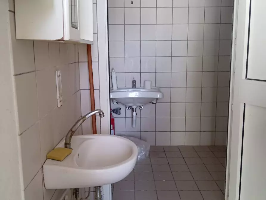 Immagine 13 di Attività commerciale in affitto  in via XXV aprile 33 a San Giuliano Terme