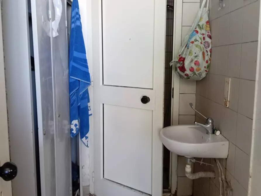 Immagine 14 di Attività commerciale in affitto  in via XXV aprile 33 a San Giuliano Terme