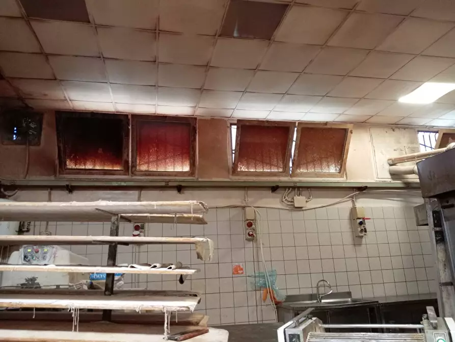 Immagine 7 di Attività commerciale in affitto  in via XXV aprile 33 a San Giuliano Terme