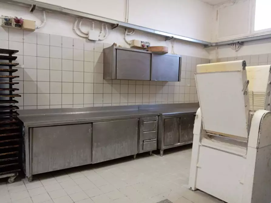 Immagine 5 di Attività commerciale in affitto  in via XXV aprile 33 a San Giuliano Terme