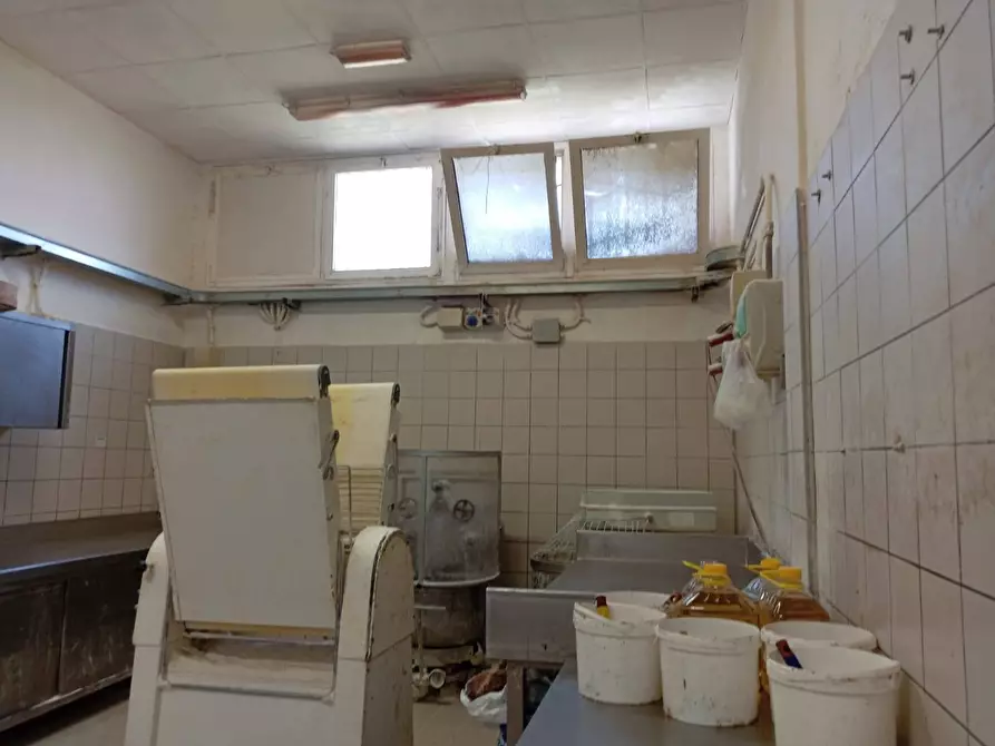 Immagine 6 di Attività commerciale in affitto  in via XXV aprile 33 a San Giuliano Terme