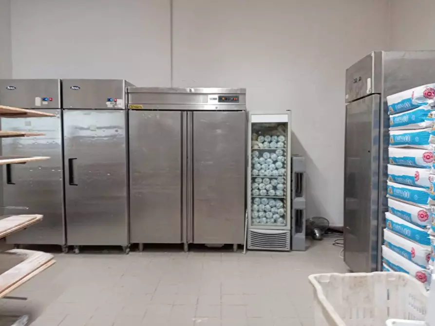 Immagine 10 di Attività commerciale in affitto  in via XXV aprile 33 a San Giuliano Terme