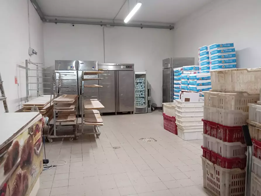 Immagine 11 di Attività commerciale in affitto  in via XXV aprile 33 a San Giuliano Terme