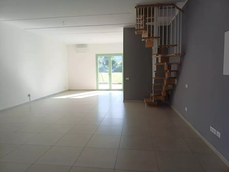 Immagine 4 di Attività commerciale in affitto  in via statale 12 - a San Giuliano Terme