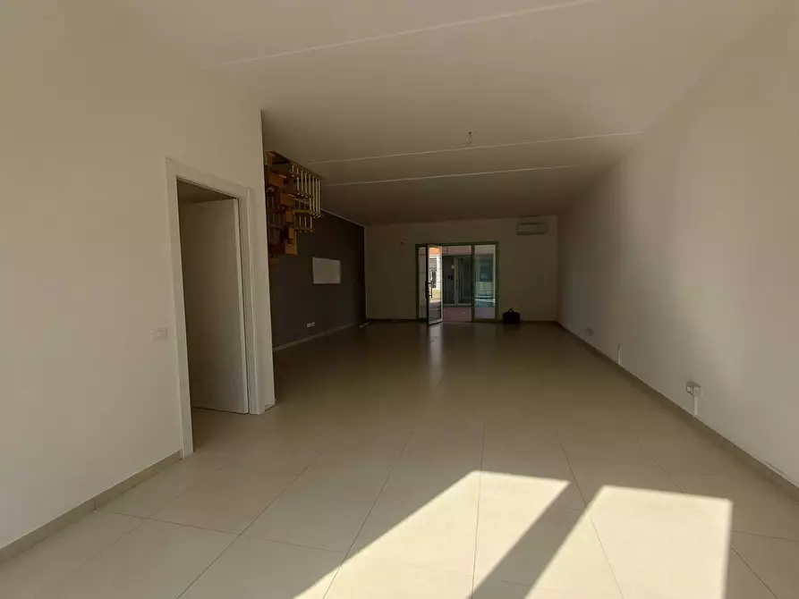 Immagine 6 di Attività commerciale in affitto  in via statale 12 - a San Giuliano Terme