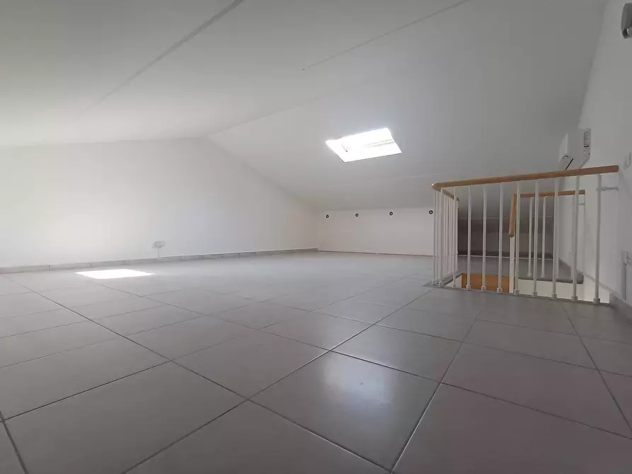 Immagine 10 di Attività commerciale in affitto  in via statale 12 - a San Giuliano Terme