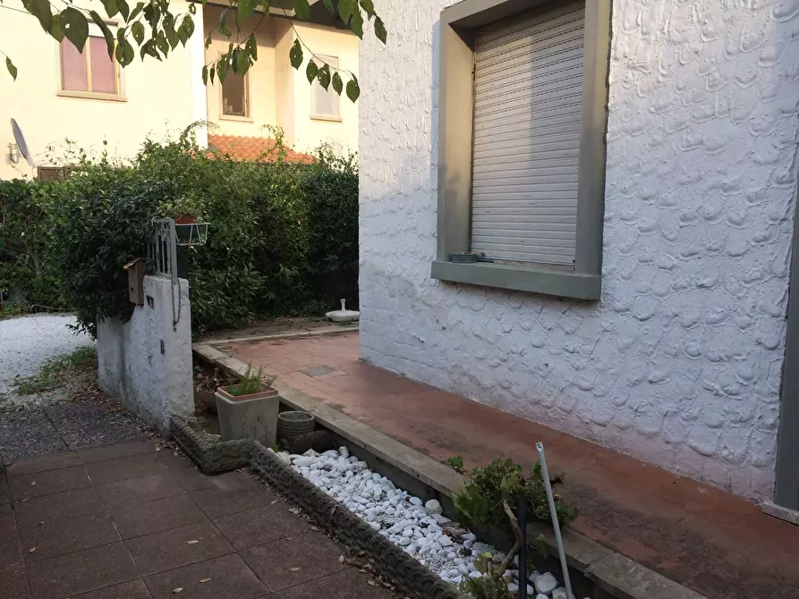 Immagine 1 di Casa indipendente in vendita  in via giovanni XXIII 5 a Viareggio