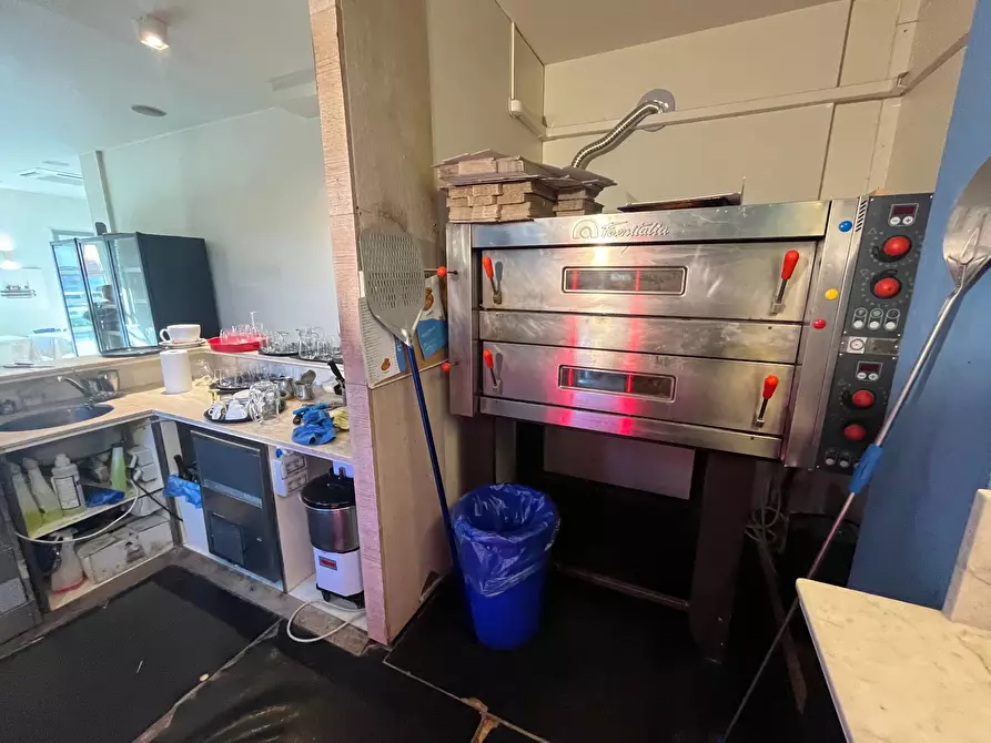 Immagine 2 di Attività commerciale in vendita  in Via Arnino 5 a Pisa