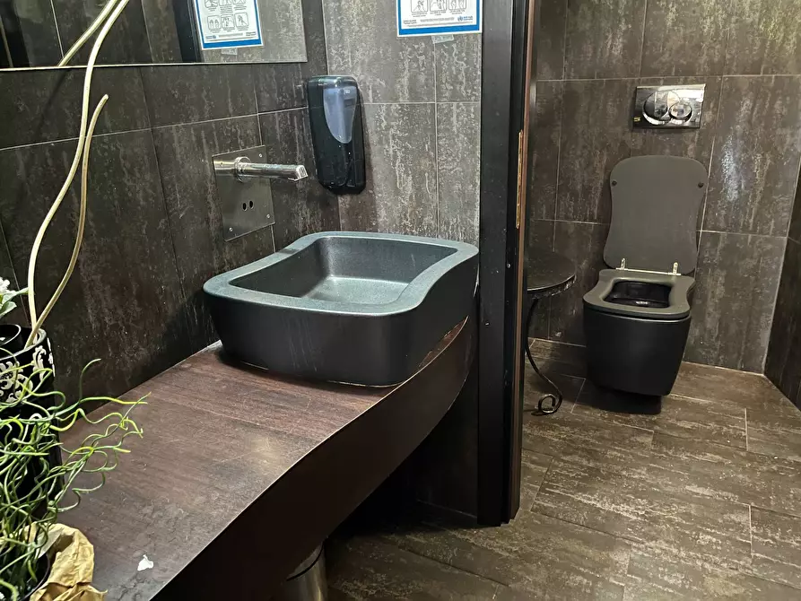 Immagine 9 di Attività commerciale in vendita  in Piazza Dei Fiori 3 a Pisa