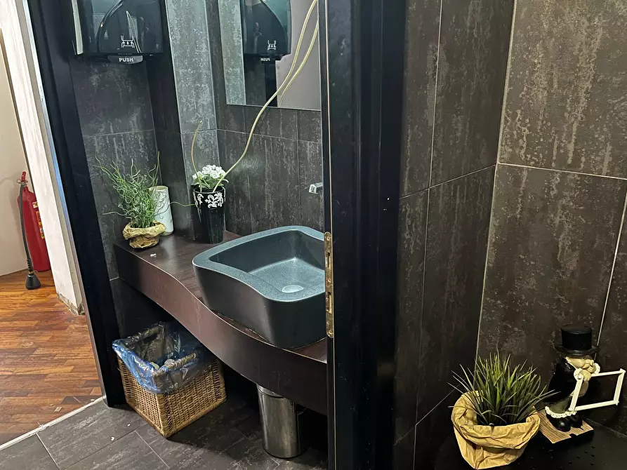 Immagine 12 di Attività commerciale in vendita  in Piazza Dei Fiori 3 a Pisa