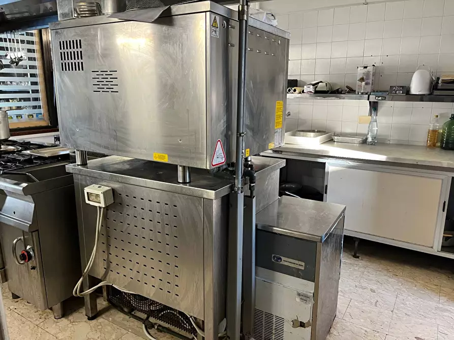 Immagine 3 di Attività commerciale in vendita  in Piazza Dei Fiori 3 a Pisa