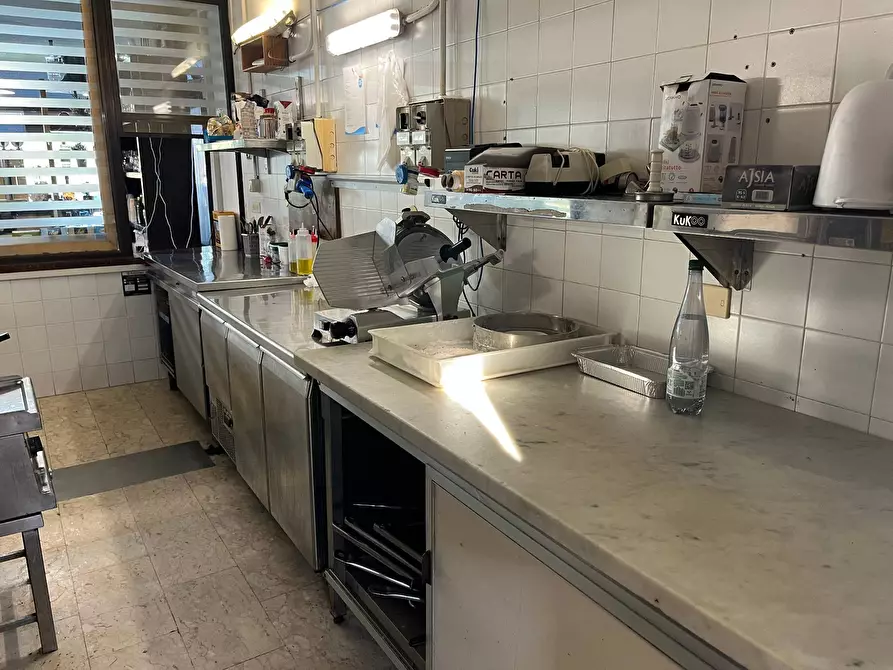 Immagine 4 di Attività commerciale in vendita  in Piazza Dei Fiori 3 a Pisa