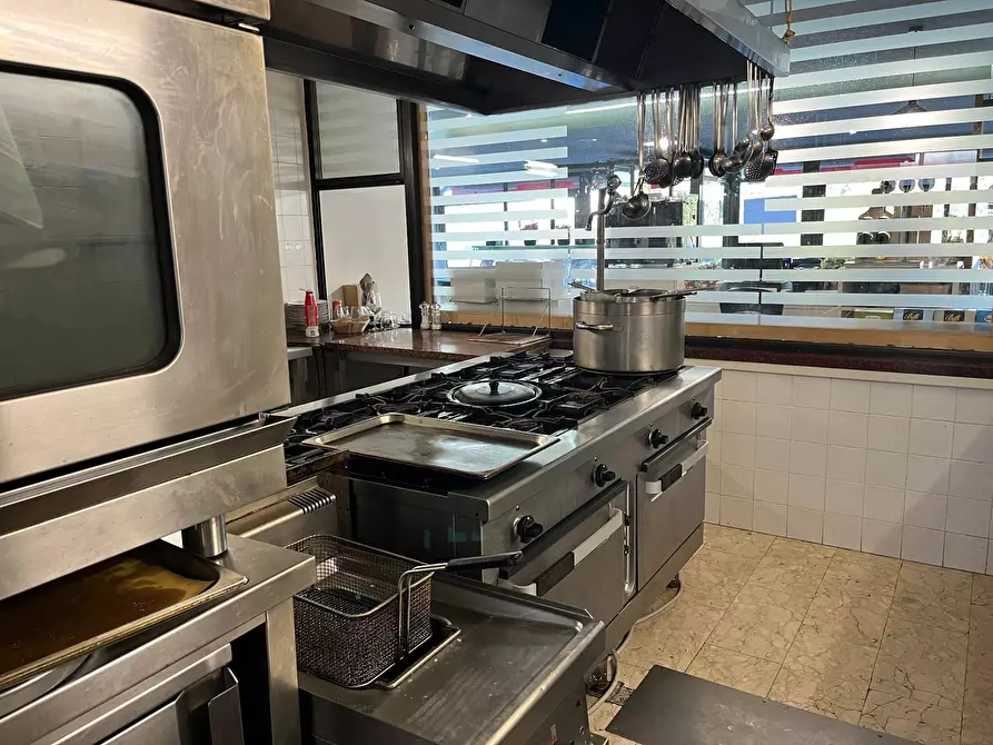 Immagine 5 di Attività commerciale in vendita  in Piazza Dei Fiori 3 a Pisa