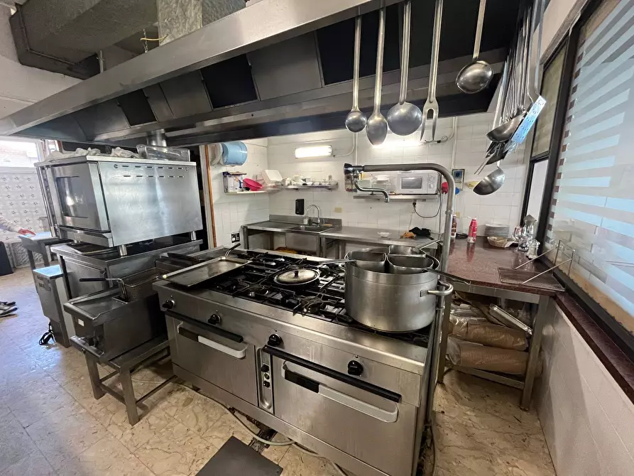 Immagine 6 di Attività commerciale in vendita  in Piazza Dei Fiori 3 a Pisa