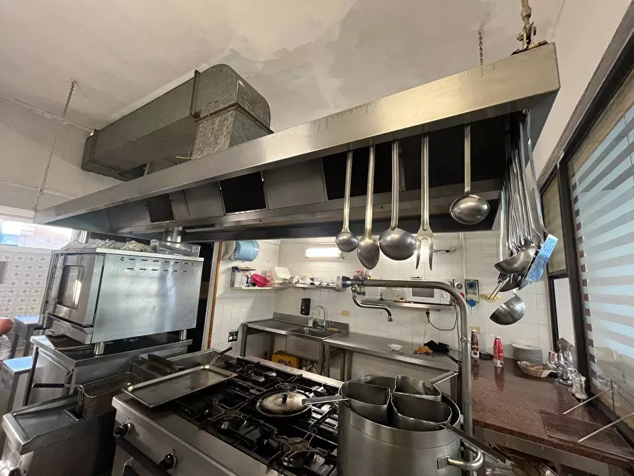 Immagine 2 di Attività commerciale in vendita  in Piazza Dei Fiori 3 a Pisa