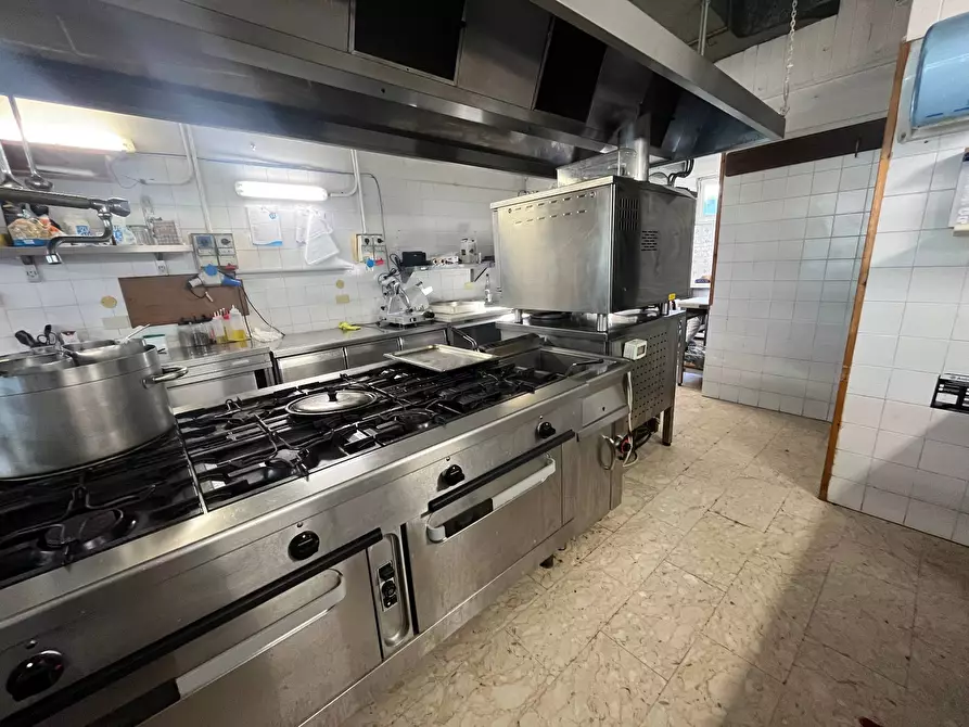 Immagine 8 di Attività commerciale in vendita  in Piazza Dei Fiori 3 a Pisa