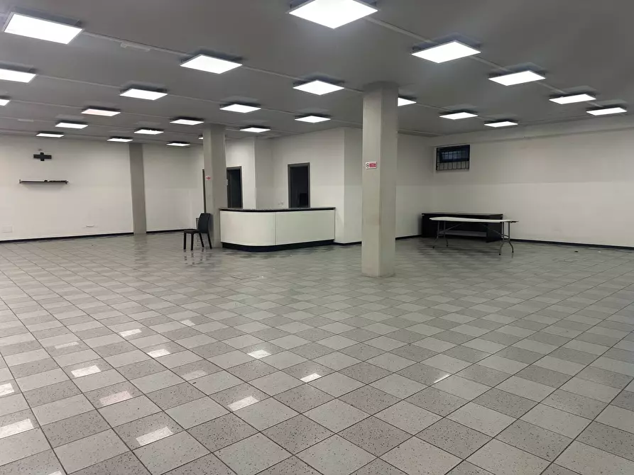 Immagine 2 di Attività commerciale in affitto  in via carlo del prete a Lucca