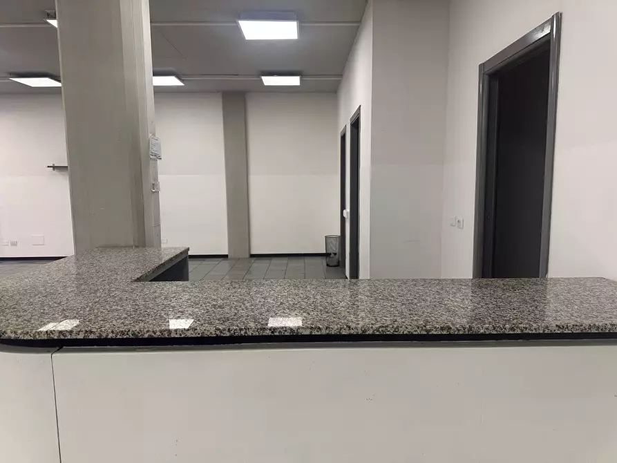 Immagine 4 di Attività commerciale in affitto  in via carlo del prete a Lucca