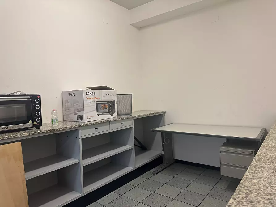 Immagine 5 di Attività commerciale in affitto  in via carlo del prete a Lucca