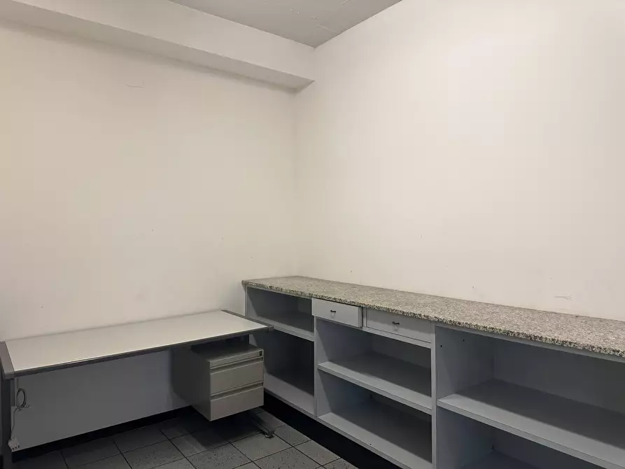 Immagine 6 di Attività commerciale in affitto  in via carlo del prete a Lucca