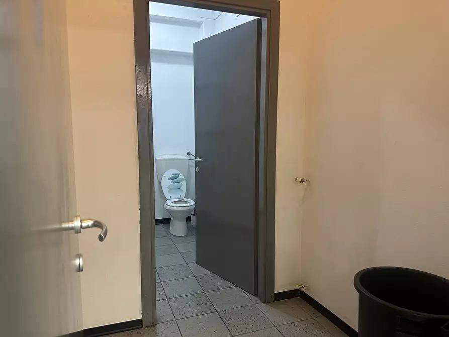 Immagine 7 di Attività commerciale in affitto  in via carlo del prete a Lucca