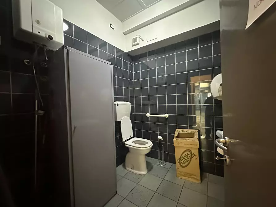 Immagine 14 di Attività commerciale in affitto  in via carlo del prete a Lucca