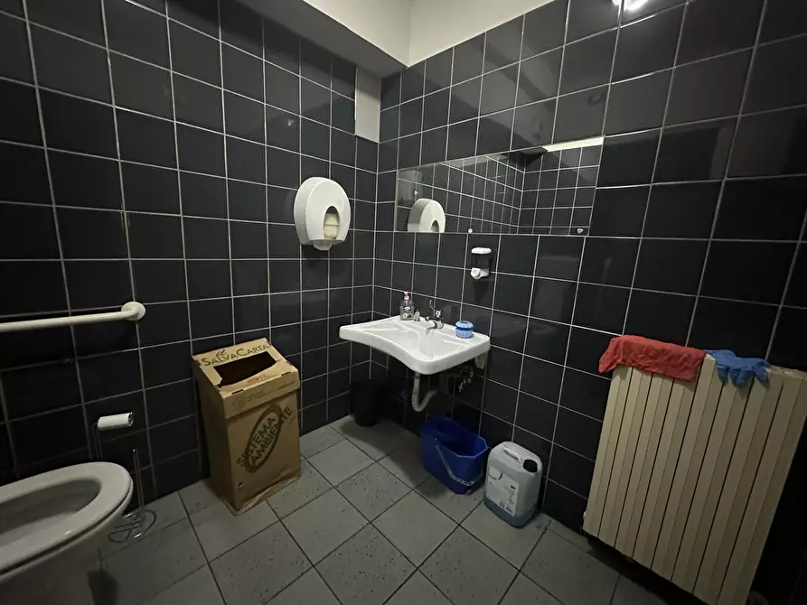 Immagine 15 di Attività commerciale in affitto  in via carlo del prete a Lucca