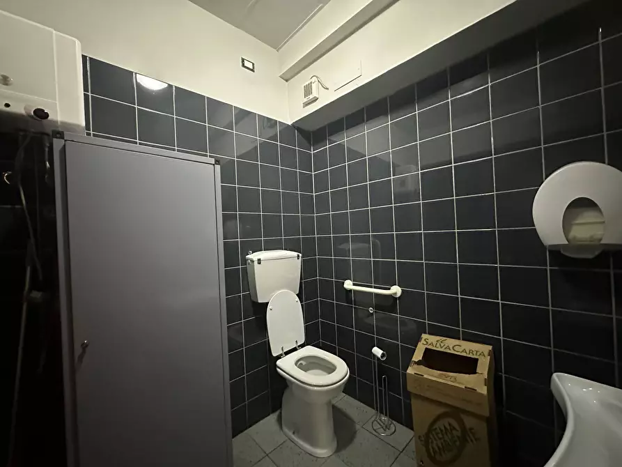 Immagine 17 di Attività commerciale in affitto  in via carlo del prete a Lucca