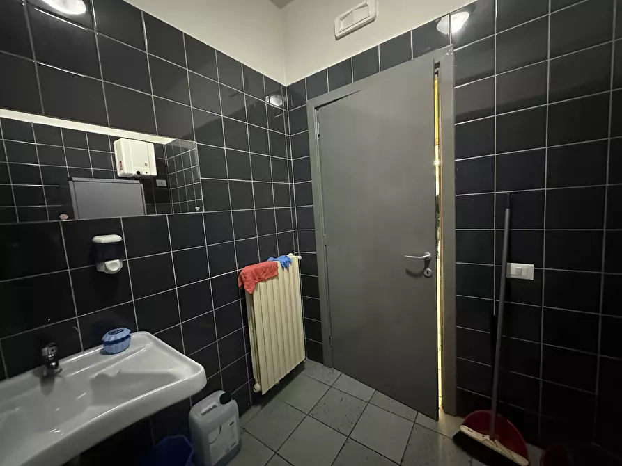 Immagine 19 di Attività commerciale in affitto  in via carlo del prete a Lucca