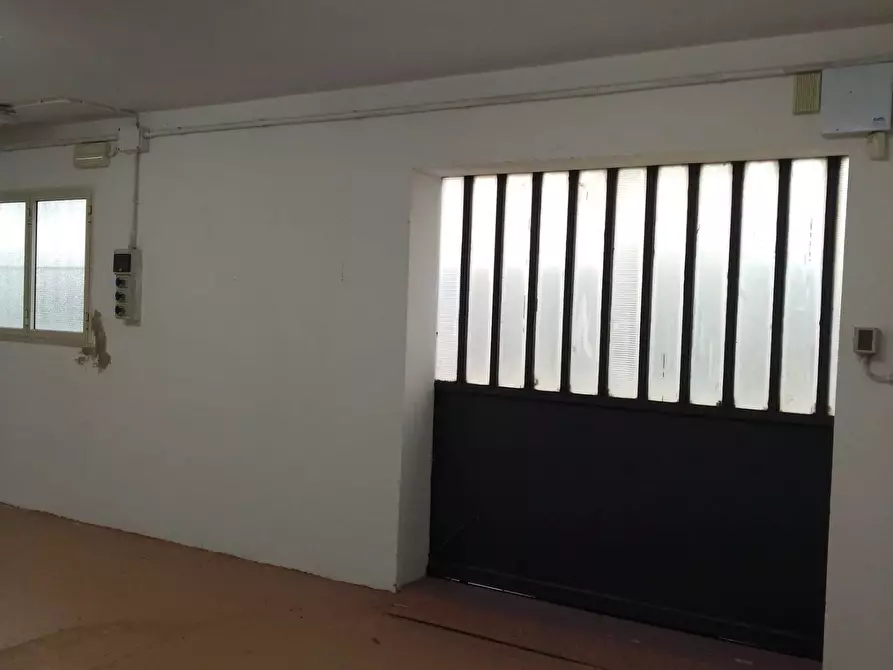 Immagine 2 di Attività commerciale in affitto  in via calcesana 280 a San Giuliano Terme