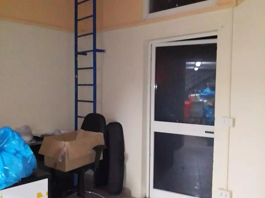 Immagine 3 di Attività commerciale in affitto  in via calcesana 280 a San Giuliano Terme