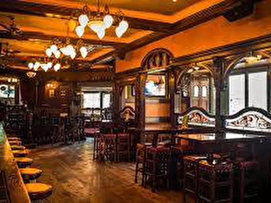 Immagine 1 di Attività commerciale in vendita  in via curtatone e montanara - a Pisa