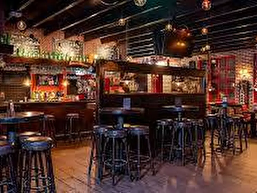 Immagine 2 di Attività commerciale in vendita  in via curtatone e montanara - a Pisa