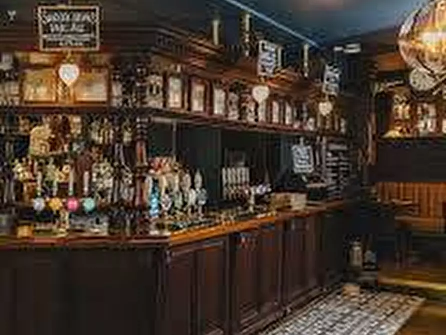 Immagine 4 di Attività commerciale in vendita  in via curtatone e montanara - a Pisa