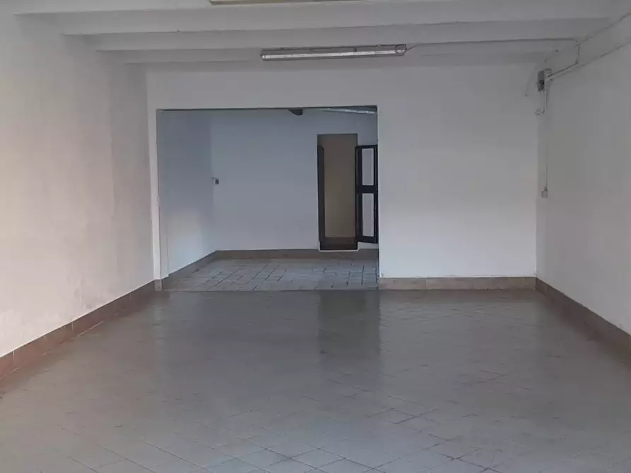 Immagine 3 di Attività commerciale in vendita  in Via Di Salviano 54 a Livorno